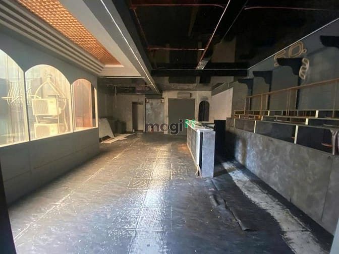 Hình ảnh Cho thuê mặt bằng Bar Chill Q1 ngay chân cầu Ba Son