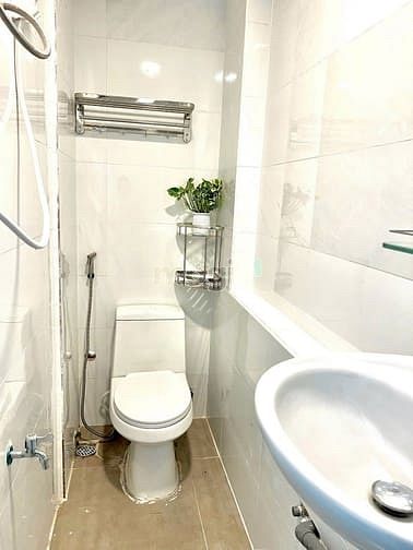 Hình ảnh Mb6623 nạp rút nhanh chóng 2PN gần 50m2 cửa sổ lớn ngay CV Hoàng Văn Thụ