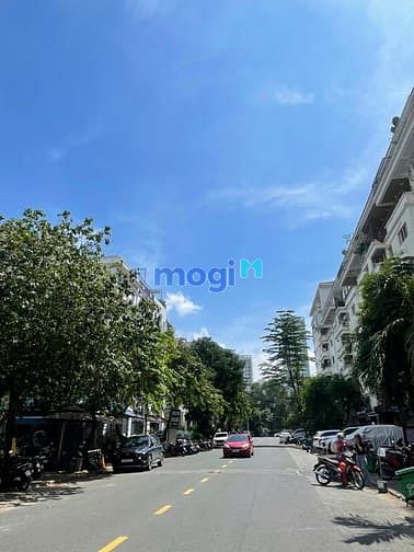 Hình ảnh Cần cho thuê CHDV. Có 11 phòng full nội thất . PHÚ MỸ HƯNG. QUẬN 7
