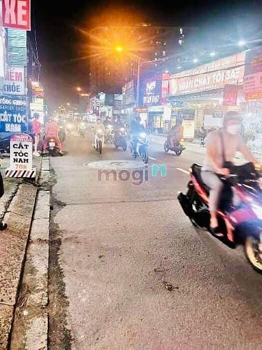 Hình ảnh Mặt tiền Phan Huy Ích, Kinh doanh sầm uất, mặt hẻm sau