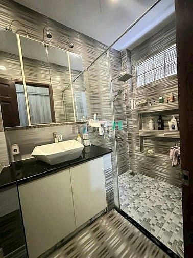 Hình ảnh nhà 6 tầng mặt tiền kd đường văn chung