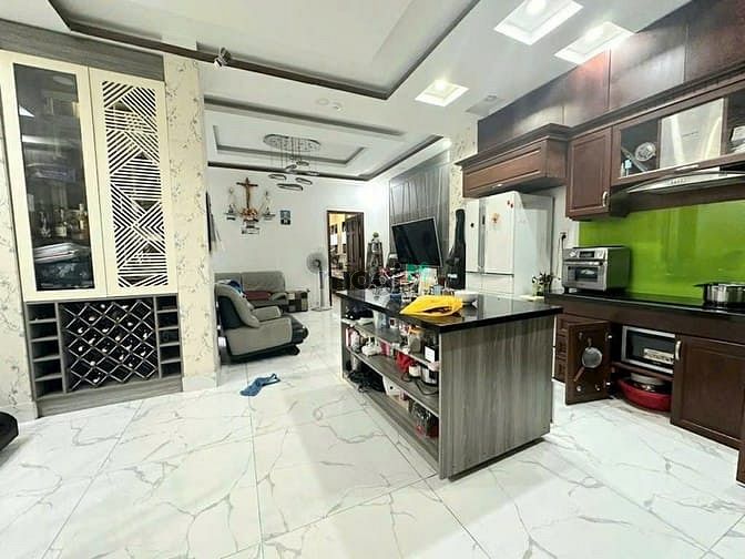 Hình ảnh nhà 6 tầng mặt tiền kd đường văn chung