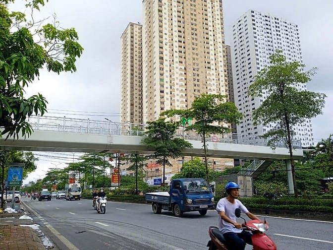 Hình ảnh HIẾM : đẫt 57m - 4,3 mt phân lô , vỉa hè - sát ql32& đh Thành Đô
