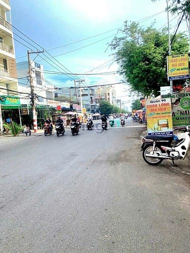 Hình ảnh nhà 6 tầng mặt tiền phạm văn bạch