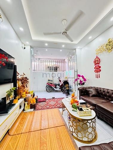 Hình ảnh Bán nhà mặt tiền 6m, 5 tầng, gần Đại học Công nghiệp, giá chỉ 3.95 tỷ
