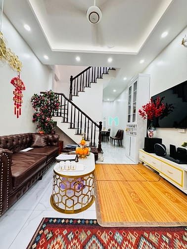 Hình ảnh Bán nhà mặt tiền 6m, 5 tầng, gần Đại học Công nghiệp, giá chỉ 3.95 tỷ