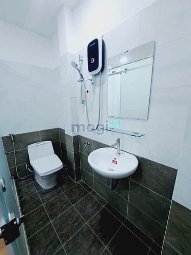 Hình ảnh Siêu phẩm CHDV Ngay Lê Văn Quới, 4 Tầng, thu nhập 30tr/th, giá 6,2 tỷ.
