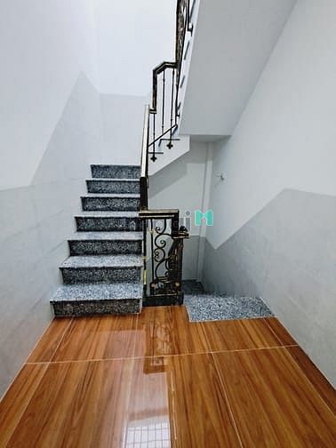 Hình ảnh Siêu phẩm CHDV Ngay Lê Văn Quới, 4 Tầng, thu nhập 30tr/th, giá 6,2 tỷ.