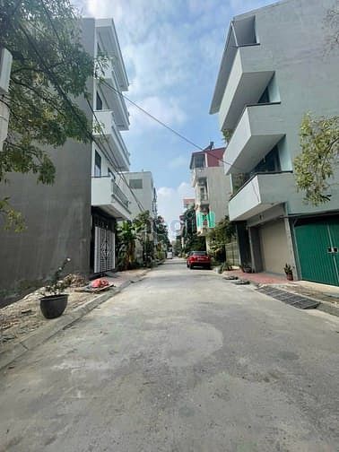 Hình ảnh ĐẤT: 75m phân lô , vỉa hè đg oto tránh - sát ql32 & đh Thành Đô