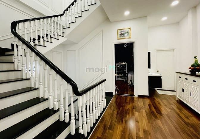 Hình ảnh Biệt thự Tân Bình, 107m2 nở hậu 5,7m, 4 Tầng, giá 12,9Tỷ.