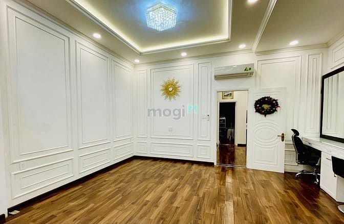 Hình ảnh Biệt thự Tân Bình, 107m2 nở hậu 5,7m, 4 Tầng, giá 12,9Tỷ.