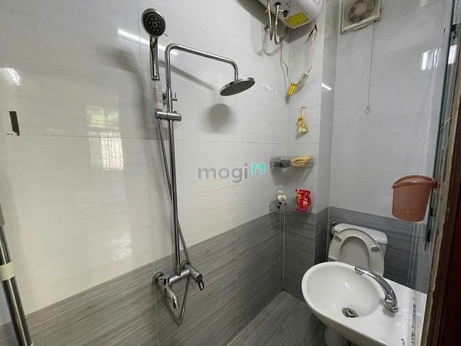 Hình ảnh Studio Trung Tâm Q1, có ban cửa sổ lớn, thoáng mát sạch sẽ, giờ giấc t