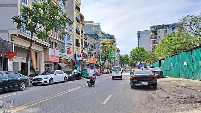 Hình ảnh Mặt phố Trung Phụng - Xã Đàn - Nở hậu - 75m2 - MT 4m - giá 35 tỷ