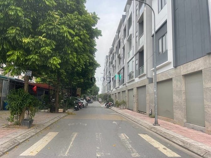Hình ảnh +Thượng Thanh -Long Biên +DT 48,5M2 Đât +MT-MT4 M +Giá  6,4 tỷc
