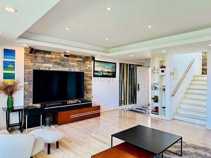 Hình ảnh Nice Penthouse in Garden Court for rent in District 7