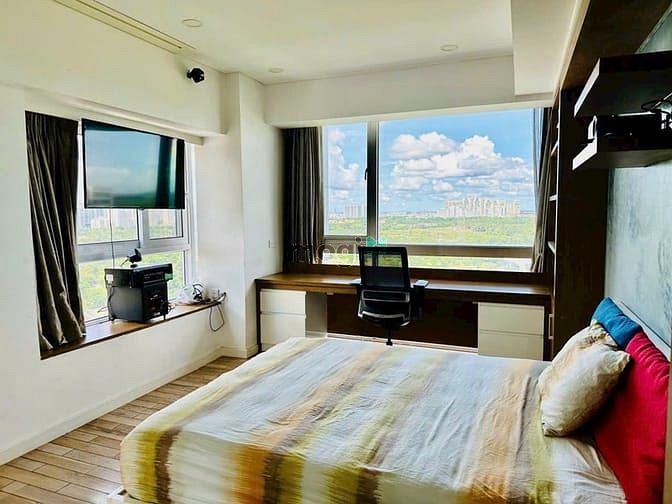Hình ảnh Nice Penthouse in Garden Court for rent in District 7