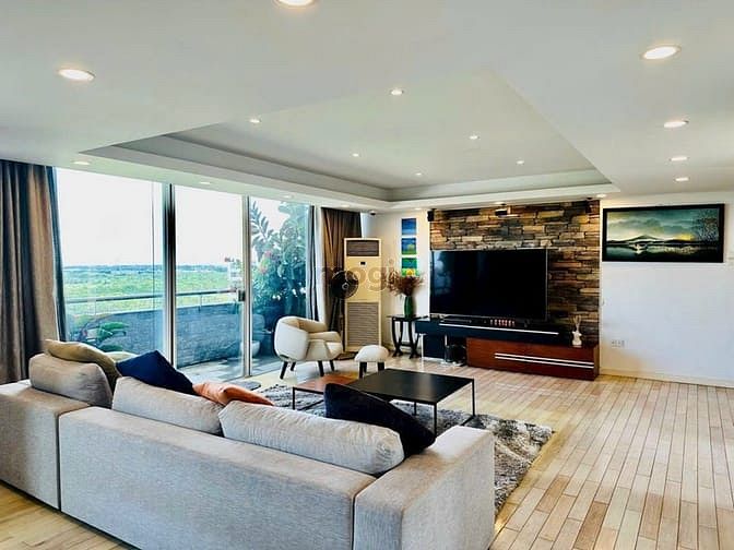 Hình ảnh Nice Penthouse in Garden Court for rent in District 7