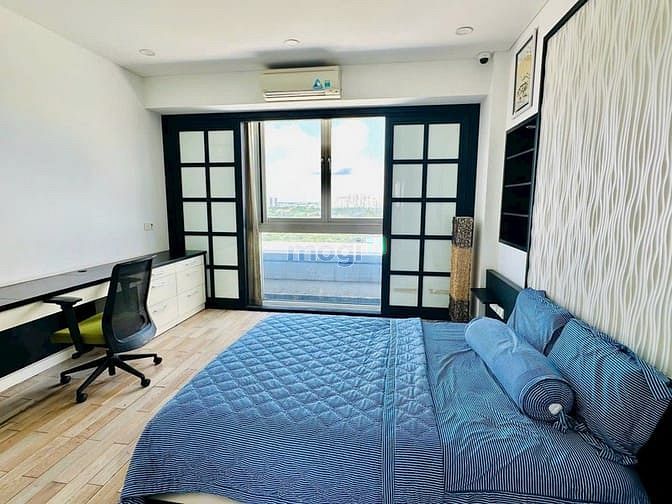 Hình ảnh Nice Penthouse in Garden Court for rent in District 7