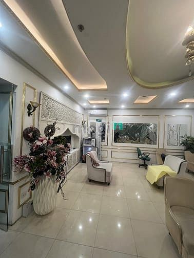 Hình ảnh Cho thuê nhà mặt phố NGUYỄN VĂN HUYÊN, DT 115m2x7 tầng, MT 9.2m, 220tr