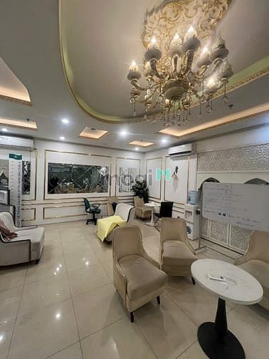 Hình ảnh Cho thuê nhà mặt phố NGUYỄN VĂN HUYÊN, DT 115m2x7 tầng, MT 9.2m, 220tr