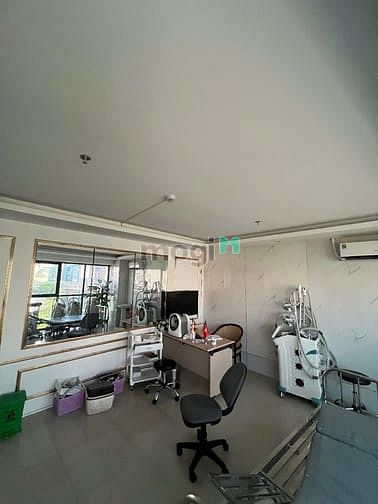 Hình ảnh Cho thuê nhà mặt phố NGUYỄN VĂN HUYÊN, DT 115m2x7 tầng, MT 9.2m, 220tr