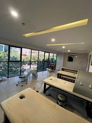 Hình ảnh Cho thuê nhà mặt phố NGUYỄN VĂN HUYÊN, DT 115m2x7 tầng, MT 9.2m, 220tr