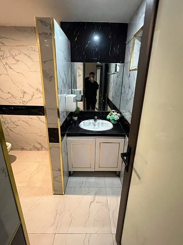 Hình ảnh Cho thuê nhà mặt phố NGUYỄN VĂN HUYÊN, DT 115m2x7 tầng, MT 9.2m, 220tr