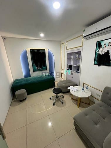 Hình ảnh Cho thuê nhà mặt phố NGUYỄN VĂN HUYÊN, DT 115m2x7 tầng, MT 9.2m, 220tr