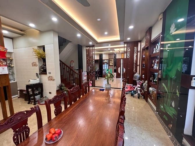 Hình ảnh +Biệt thự Việt Hưng-Giang Biên. -Diện tích 240M2 -4 Tầng. -Mặt tiền 10
