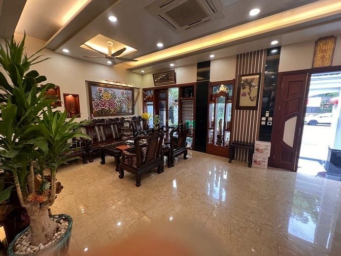 Hình ảnh +Biệt thự Việt Hưng-Giang Biên. -Diện tích 240M2 -4 Tầng. -Mặt tiền 10