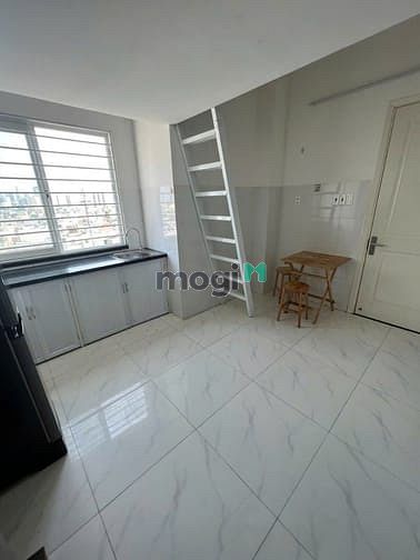 Hình ảnh Duplex cửa sổ trời rộng 30m2 view Landmark 81