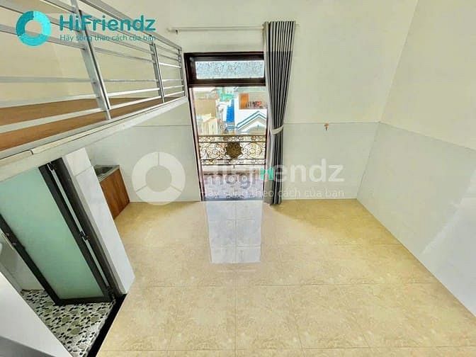 Hình ảnh Duplex ban công nội thất cơ bản ngay sau VLU
