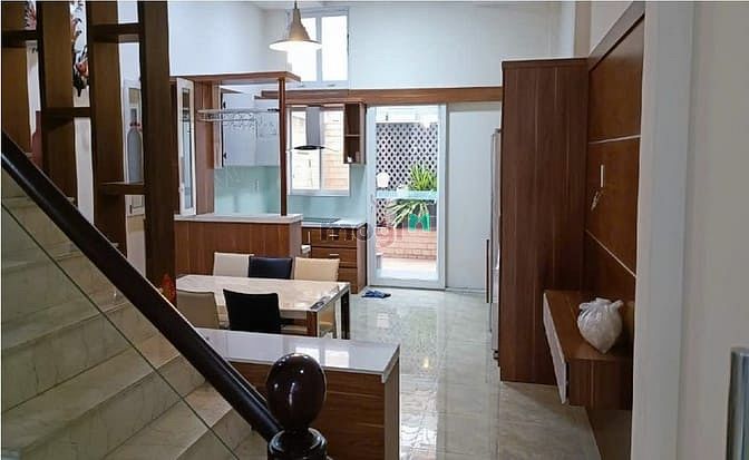 Hình ảnh Cần cho thuê căn nhà 1 trệt 3 lầu 43tr/th hẻm xe hơi Nguyễn Văn Hưởng