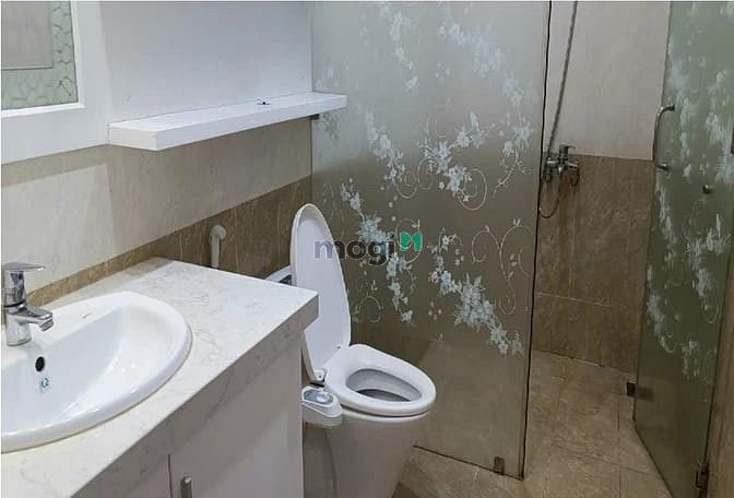 Hình ảnh Cần cho thuê căn nhà 1 trệt 3 lầu 43tr/th hẻm xe hơi Nguyễn Văn Hưởng