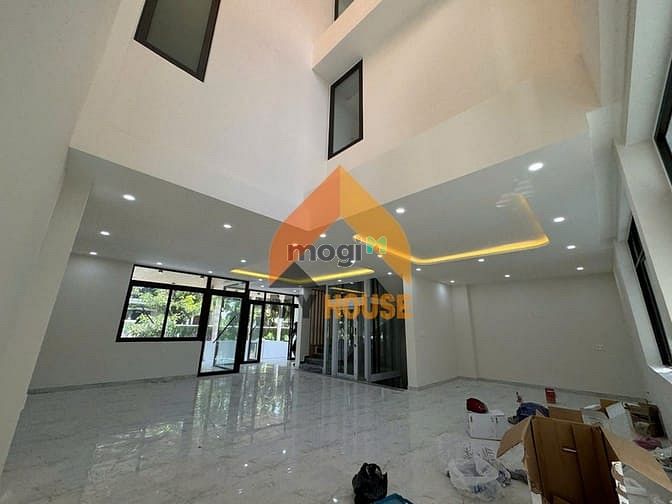 Hình ảnh Toà VP TML 10x20m có thang máy, mới xây dựng giá chỉ 80tr