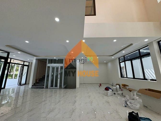 Hình ảnh Toà VP TML 10x20m có thang máy, mới xây dựng giá chỉ 80tr