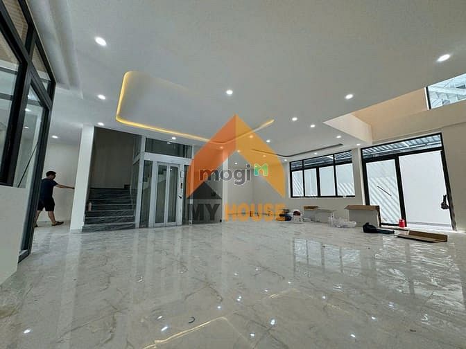 Hình ảnh Toà VP TML 10x20m có thang máy, mới xây dựng giá chỉ 80tr