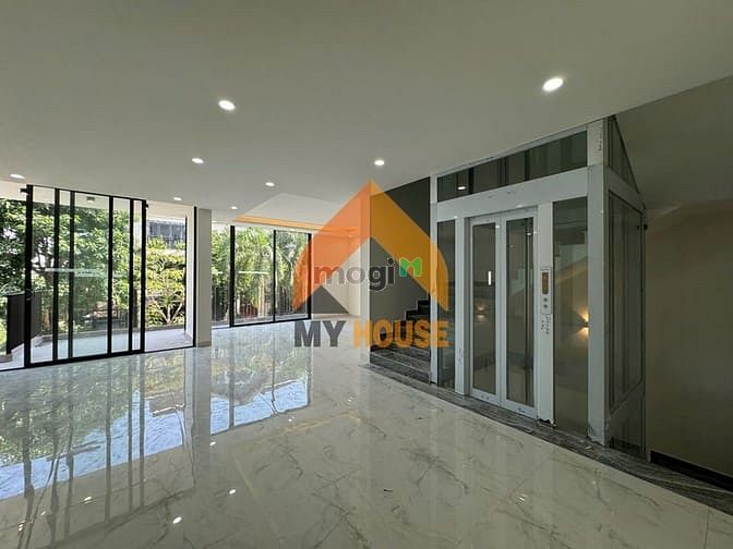 Hình ảnh Toà VP TML 10x20m có thang máy, mới xây dựng giá chỉ 80tr