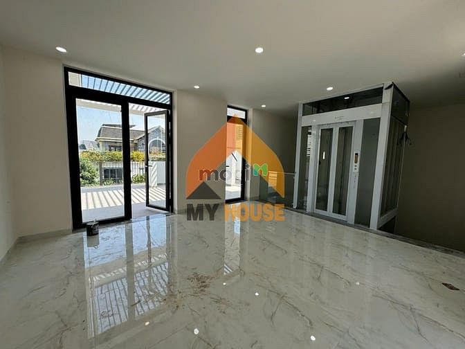 Hình ảnh Toà VP TML 10x20m có thang máy, mới xây dựng giá chỉ 80tr
