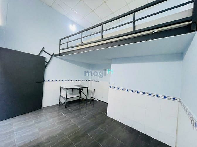 Hình ảnh Phòng gác rộng QL13 kế Vạn Phúc, giá 3tr4