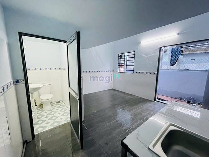 Hình ảnh Phòng gác rộng QL13 kế Vạn Phúc, giá 3tr4