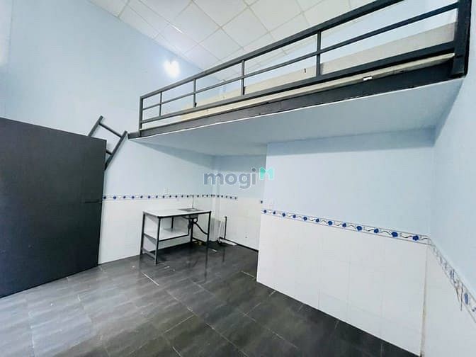 Hình ảnh Phòng gác rộng QL13 kế Vạn Phúc, giá 3tr4