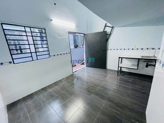 Hình ảnh Phòng gác rộng QL13 kế Vạn Phúc, giá 3tr4