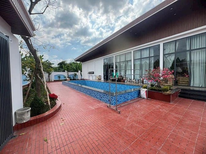 Hình ảnh Cần tiền bán gấp VILLA Hồ Bơi ngay KCN Cầu Tràm gần Chợ Bình Chánh