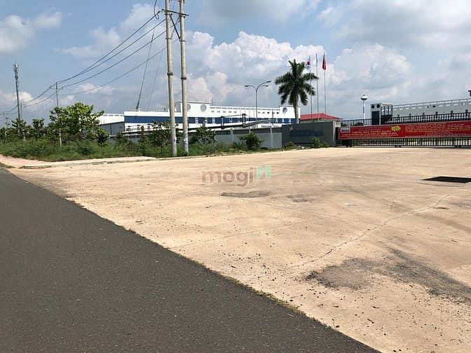 Hình ảnh Bán nhanh 1200m2 đất đang làm nhựa lớn thông vào chợ., giá 220tr