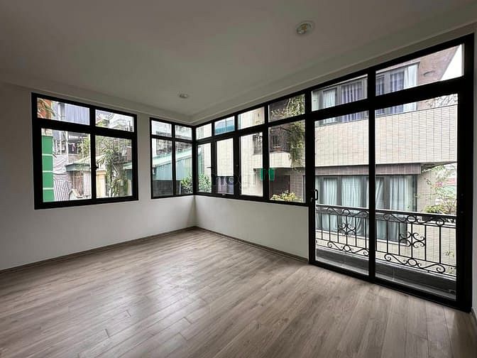Hình ảnh Bán Nhà 7 tầng Mặt Phố Kim Mã - Quận Ba Đình - Dt 55m2 x 7 Tầng