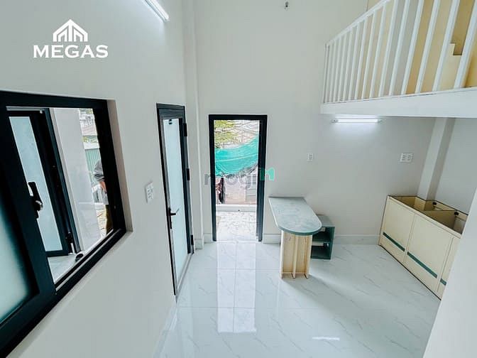 Hình ảnh Phòng duplex gác cao full nội thất dạng cửa sổ và ban công