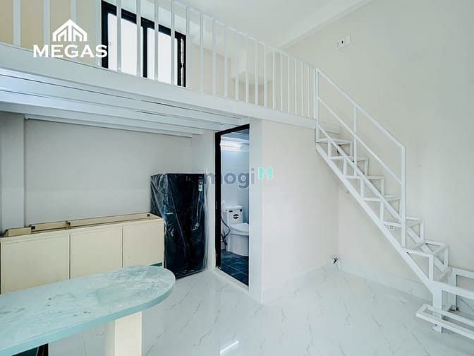 Hình ảnh Phòng duplex gác cao full nội thất dạng cửa sổ và ban công