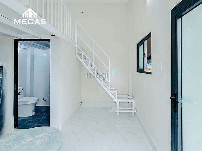 Hình ảnh Phòng duplex gác cao full nội thất dạng cửa sổ và ban công