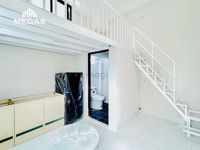 Hình ảnh Phòng duplex gác cao full nội thất dạng cửa sổ và ban công